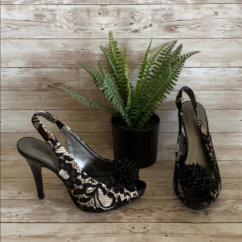 Peep toe🖤late Friday night